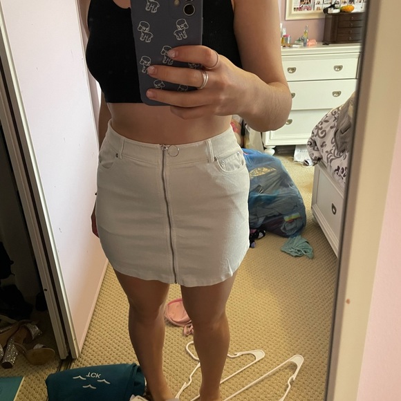 FOREVER 21 WHITE CORDUROY SKIRT - Picture 2 of 4